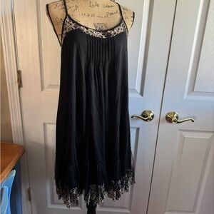 Ryu Black & Cream Chemise with Lace Trim